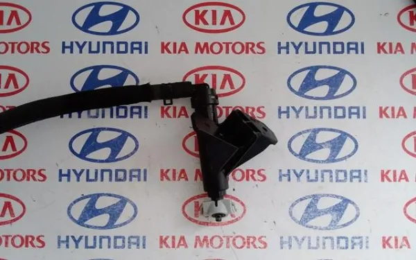 Тримач форсунки омивача фари, підйомний циліндр 98671C5000 Hyundai/Kia