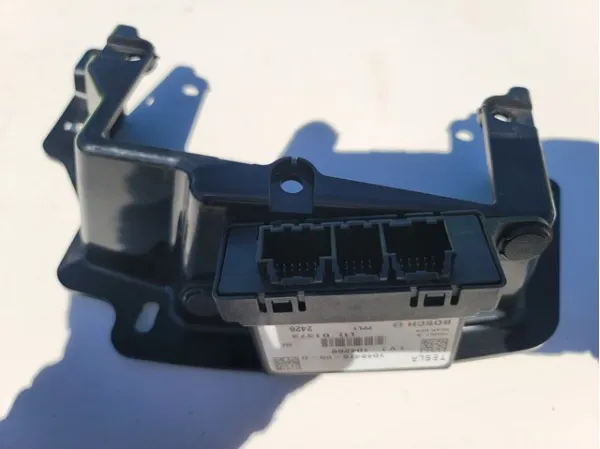  104847600D Tesla