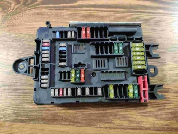 Блок запобіжників 61149261110 BMW