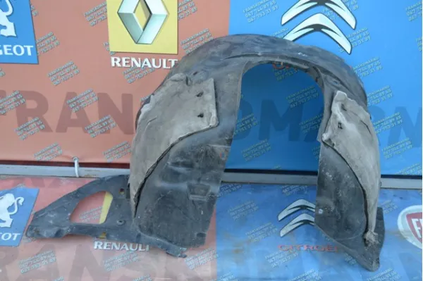Підкрилок передній правий 9677639080 Peugeot/Citroen