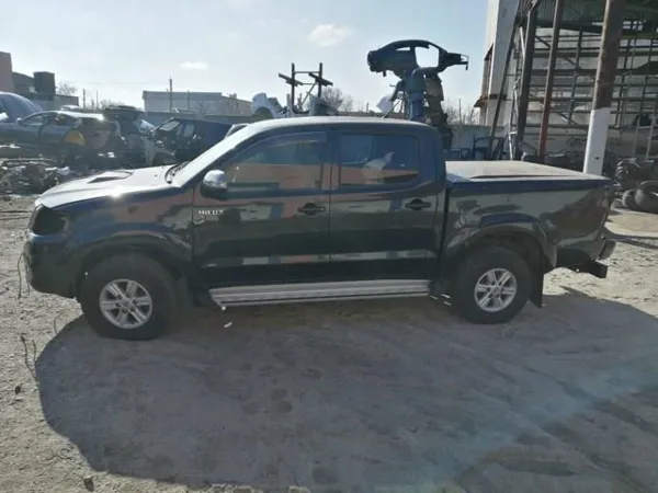 Двері передні ліві Toyota Hilux KUN25
