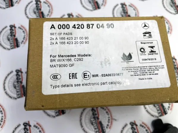 Задні гальмівні колодки A000420870490 Mercedes