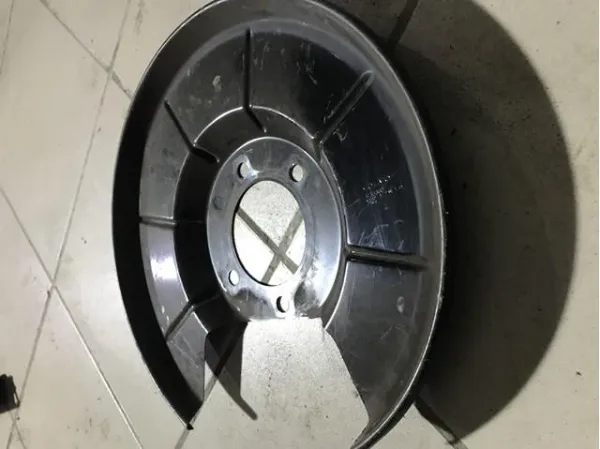 Захисний кожух гальмівного диска, заднього 31358602 Volvo