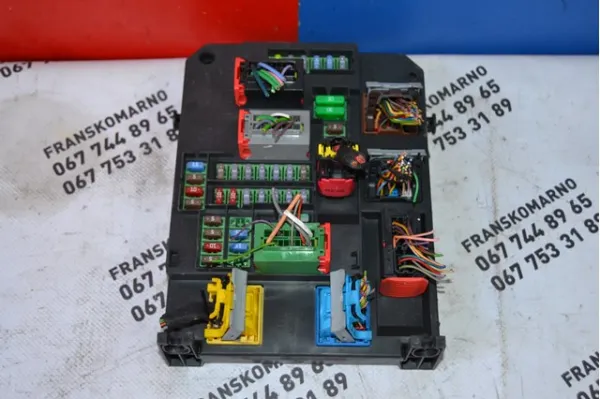 Блок запобіжників 9806687880 Peugeot/Citroen