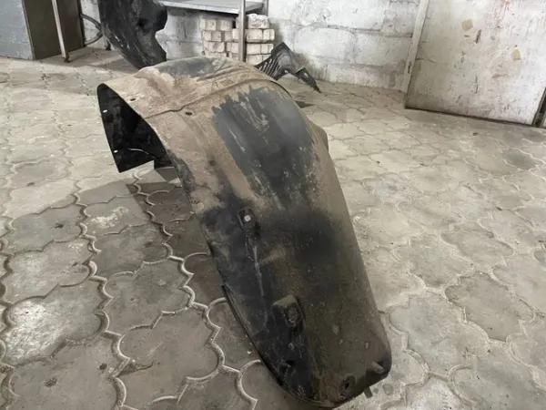 Підкрилок передній правий A4638842800 Mercedes