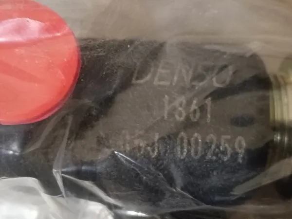 Розподільник палива 238100W011 Toyota