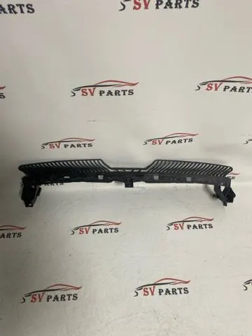 Направляюча переднього бампера 5GM805705 VAG