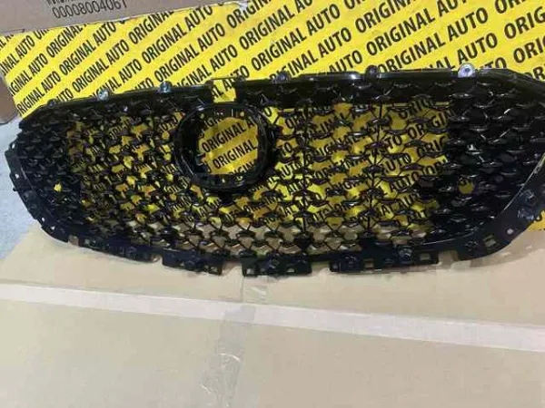 Решітка радіатора DFS450710A Mazda