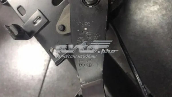 Рульова колонка Volkswagen Polo III