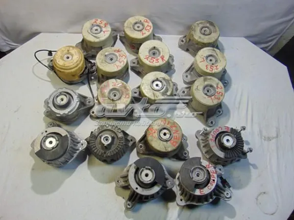 Подушка (опора) двигуна, права A2382400300 Mercedes