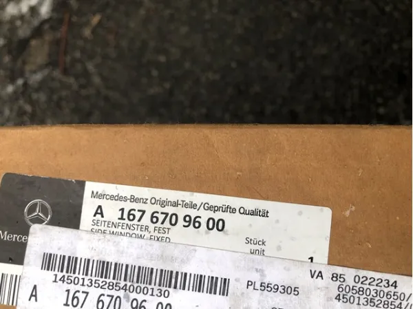 Скло багажного відсіку, праве A1676709600 Mercedes