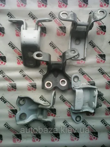 Петля заднтої двері, правої 1062002859 Geely