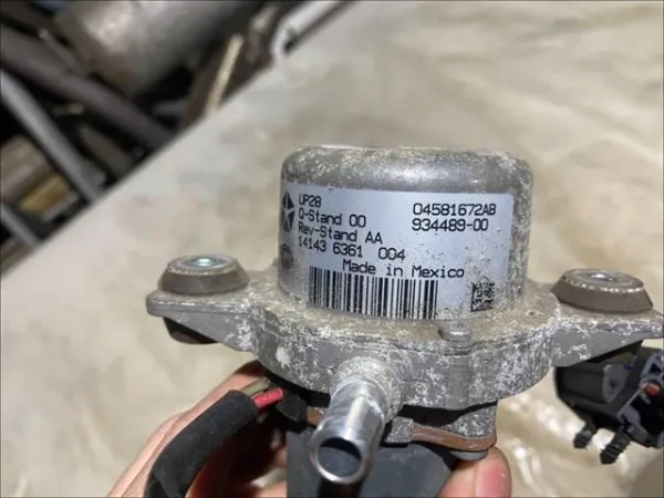 Насос повітряний 04581672AB Chrysler