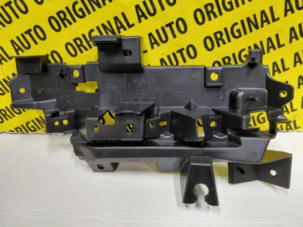 Кронштейн бампера переднього, правий GSH750103 Mazda