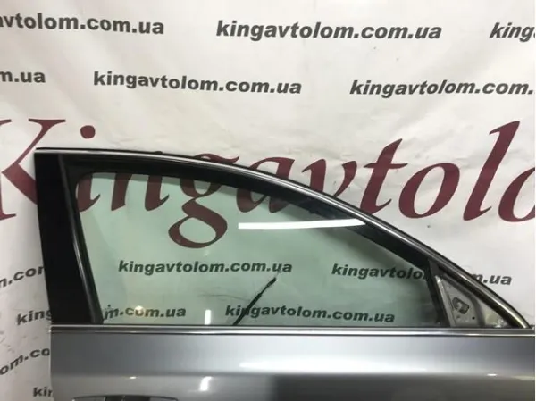 Двері праві передні 3T0831052A VAG