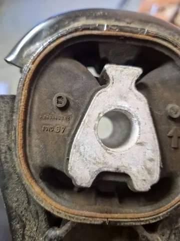  KN3L39040 Mazda