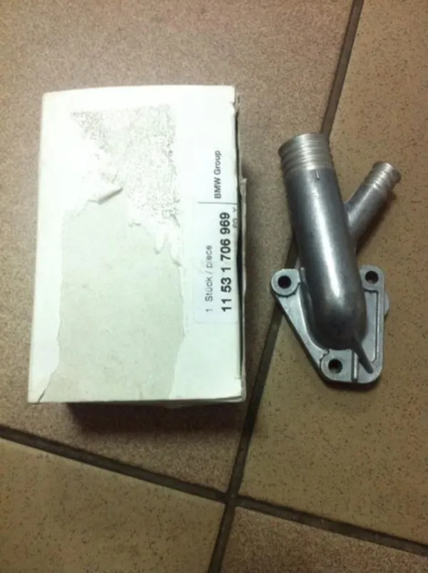 Фланець системи охолодження (трійник) 11531715138 BMW