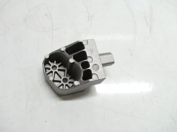  670001323 Maserati