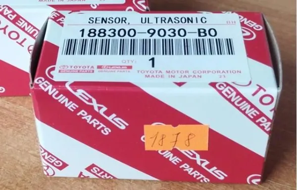 Кронштейн датчика парктроніка, передній бічний 1883009030 Denso