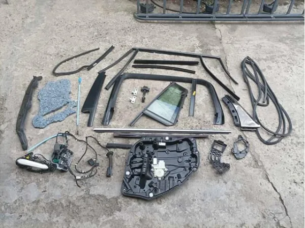 Замок задньої двері, лівої 9464881 BMW