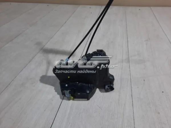 Замок передньої лівої двері 6904042240 Toyota