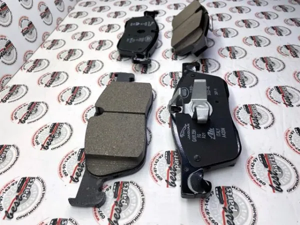 Передні тормозні колодки LR160486 Land Rover