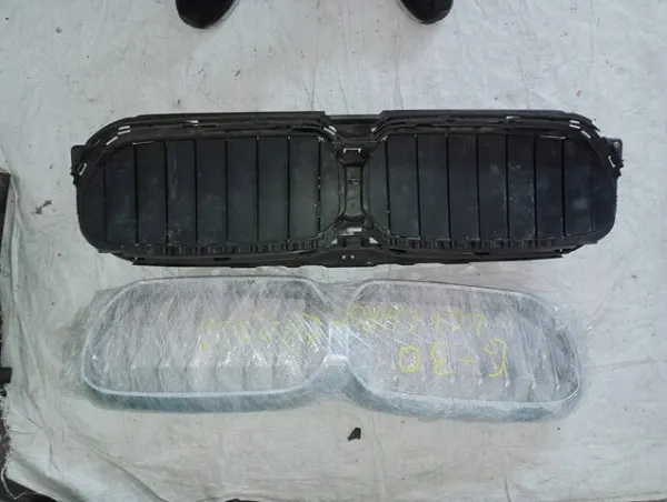 Решітка радіатора 5A218F3 BMW