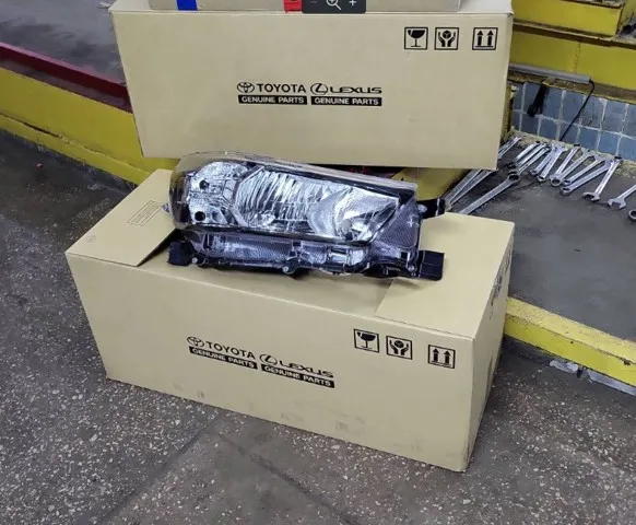 Фара права 811300KJ70 Toyota