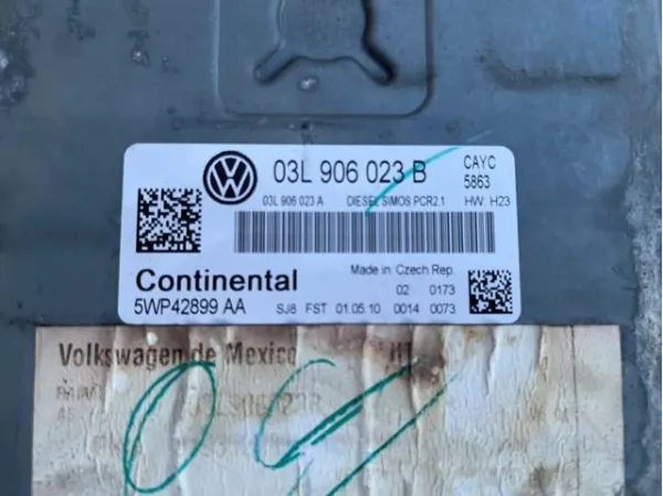 Електронний блок керування двигуном 03L906023B VAG