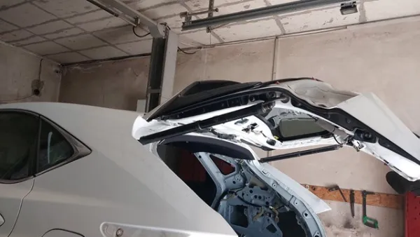 Амортизатор багажника 6892078011 Toyota