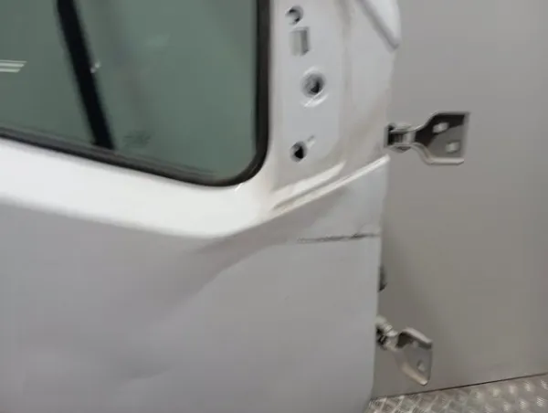 Двері праві передні 95530347 Opel