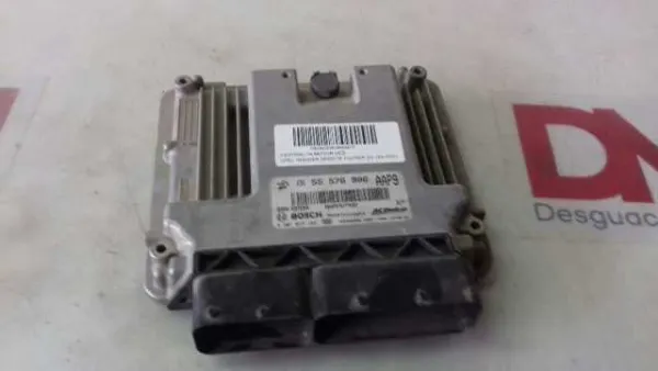 Електронний блок керування двигуном 0281017105 Opel