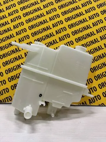Бачок системи охолодження PX2815351A Mazda