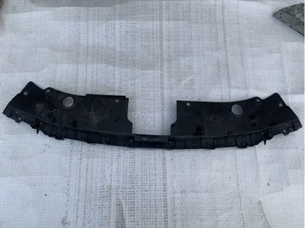Накладка верхня передньої панелі/супорту радіатора KB8A50717D Mazda