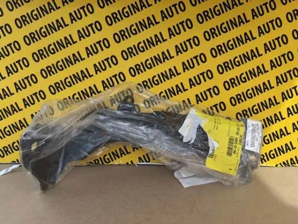 Кронштейн кріплення крила переднього правого, передній KMV652140 Mazda