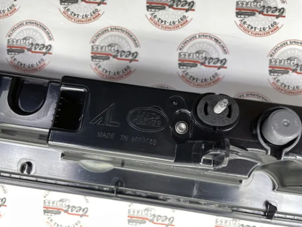 453123546 Land Rover
