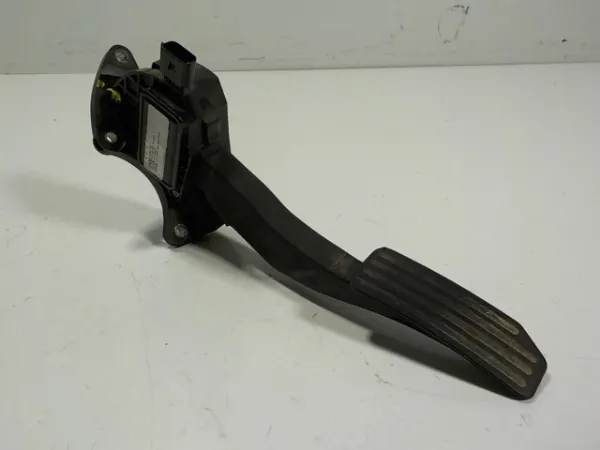 Педаль газу LR113937 Land Rover