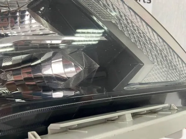 Фара права 260109PF9A Nissan/Infiniti