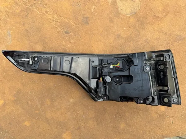 Задня права фара LR116469 Land Rover