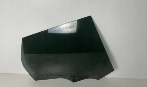 Скло задньої двері правої LR058834 Land Rover