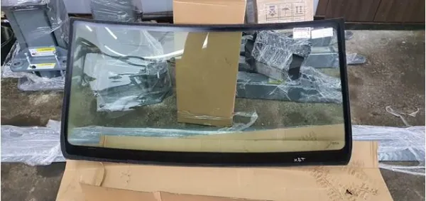 Лобове скло UH8163901E Mazda