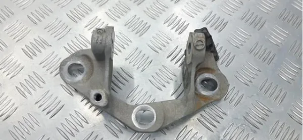 Кронштейн подушки КПП TK783908YC Mazda