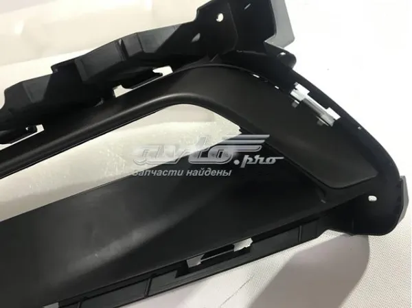 Решітка переднього бампера, права 86522C2300 Hyundai/Kia
