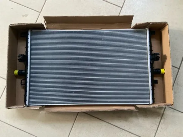 Радіатор кондиціонера 149417500A Tesla