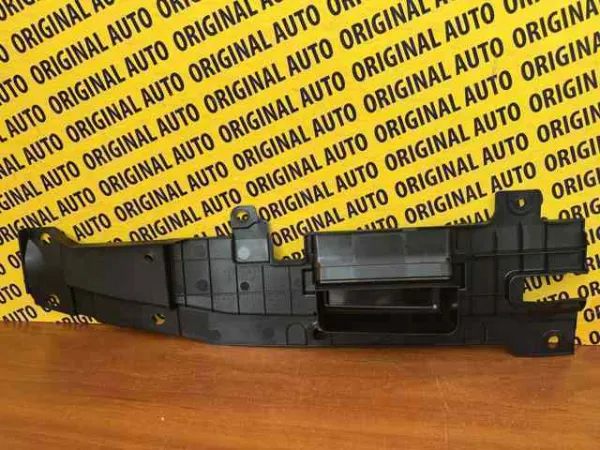 Накладка верхня передньої панелі/супорту радіатора KBB3501D3 Mazda