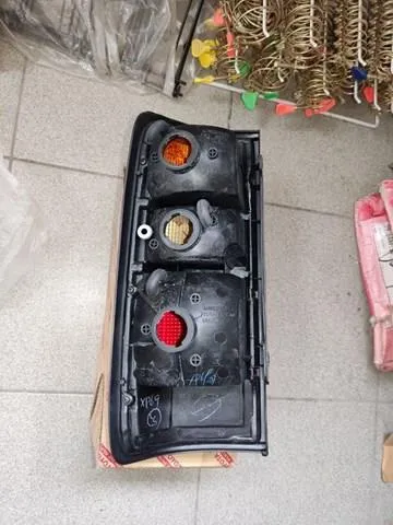 Скло заднього ліхтаря, правого 8155160333 Toyota