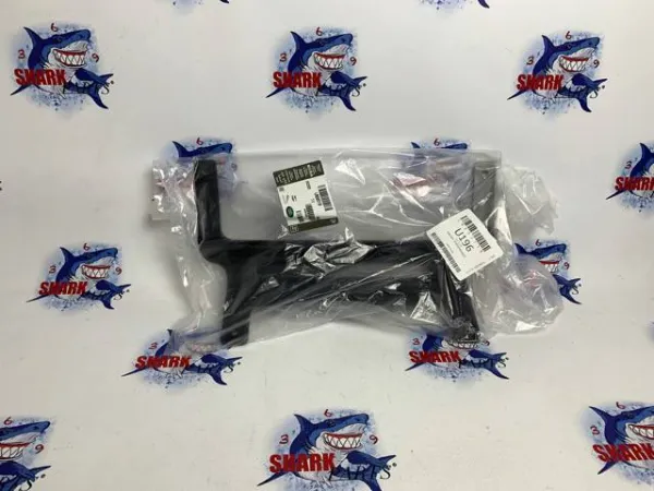 Кронштейн бампера переднього, центральний LR083118 Land Rover