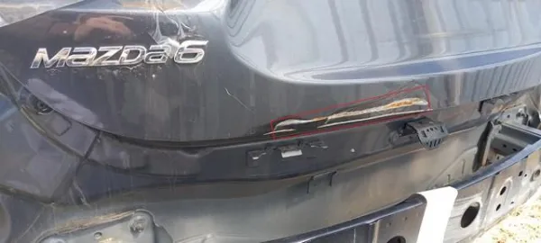 Кришка багажника GJY15261X Mazda