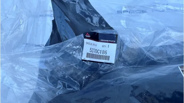 Підкрилок передній правий 5370C186 Mitsubishi