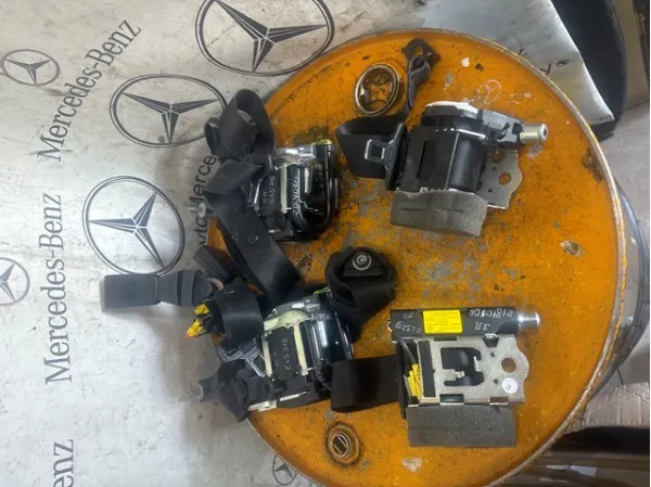 Пасок безпеки передній правий A2128600886 Mercedes